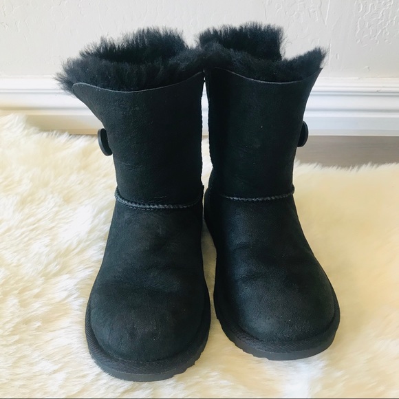 Black UGG Bailey/Button  Boots  Size 1 kids - Picture 2 of 8